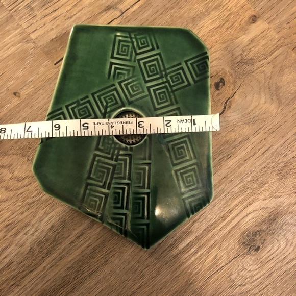 VTG Greek Key Ceramic Glazed Green Abstract Plate Flower Frog 8” x 6.5” - Picture 8 of 8